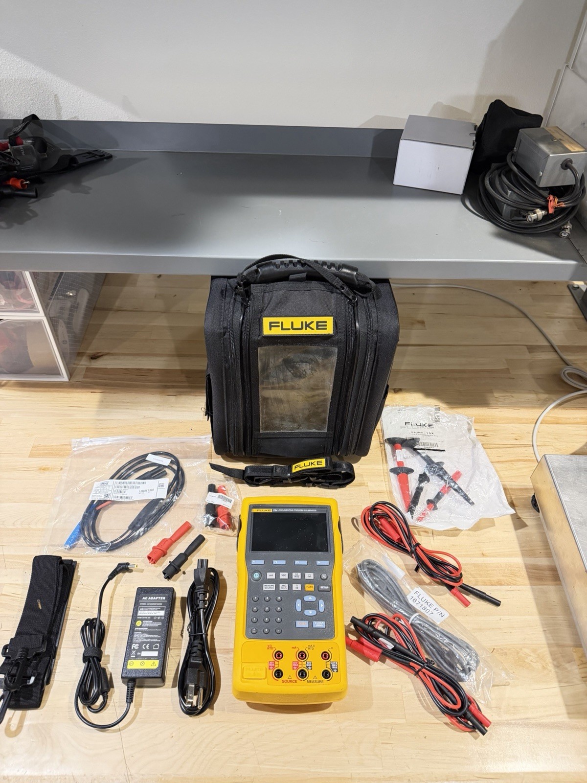 FLUKE 754 DOCUMENTING PROCESS CALIBRATOR W/ ACCESSORIES (TESTED) FREE SHIPPING