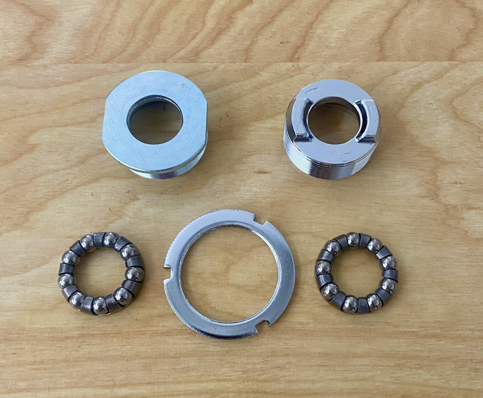 Bottom Bracket Set for 3/Piece Crank 1.37x24tpi 65mm Shell CHROME
