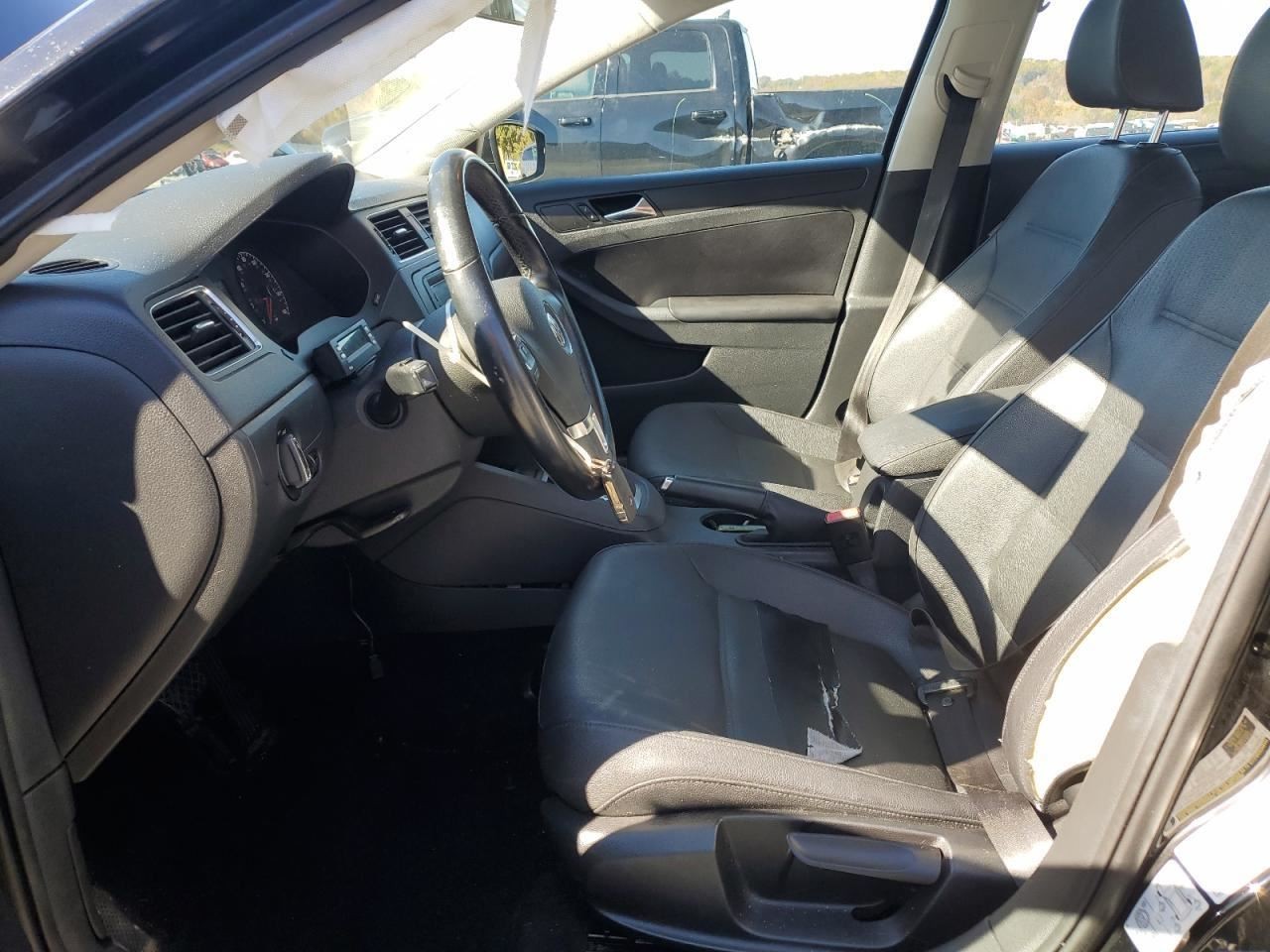 JETTA 2011 Glove Box 4889401
