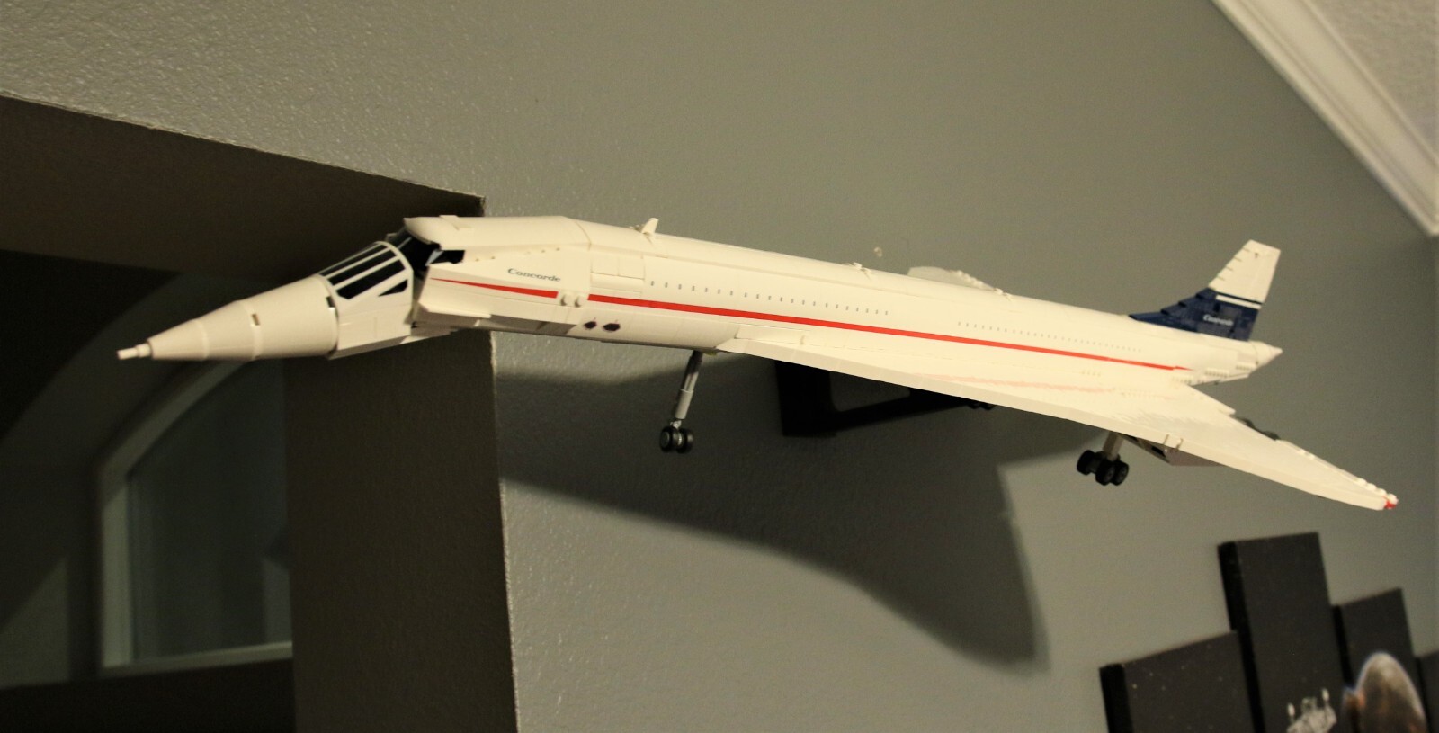 Ultimate Display Solutions wall mount display for Lego 10318 Concorde in flight