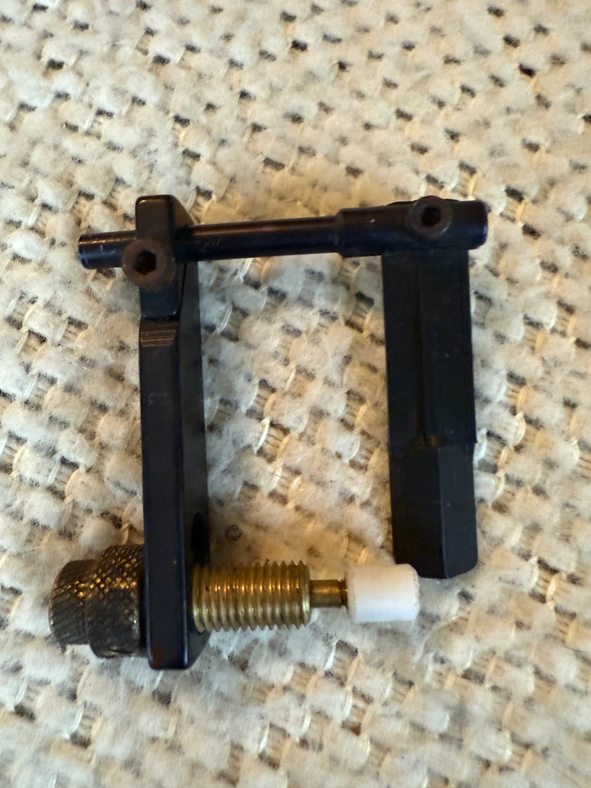 Pressure Plunger Archery Flipper Rest