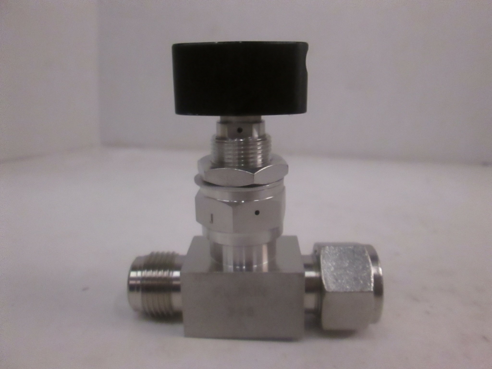 Fujikin 1/2 Turn Shut Off Valve, TEL 0120-064661, 1/2" Swagelok