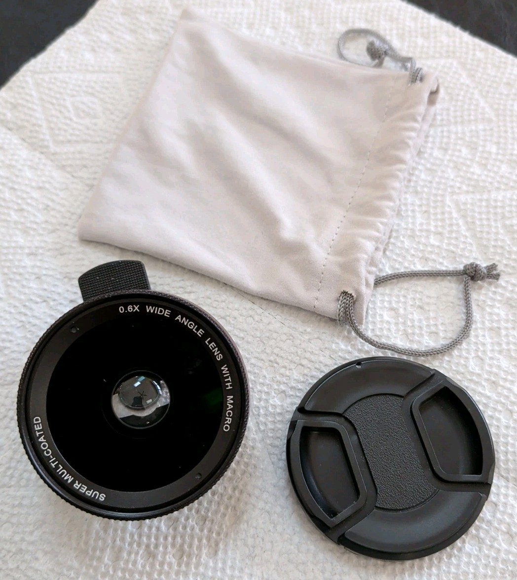 0.6X WIDE ANGLE LENSE WITH MACRO FOR SMARTPHONE. WITH CLIP. MULTI COATED