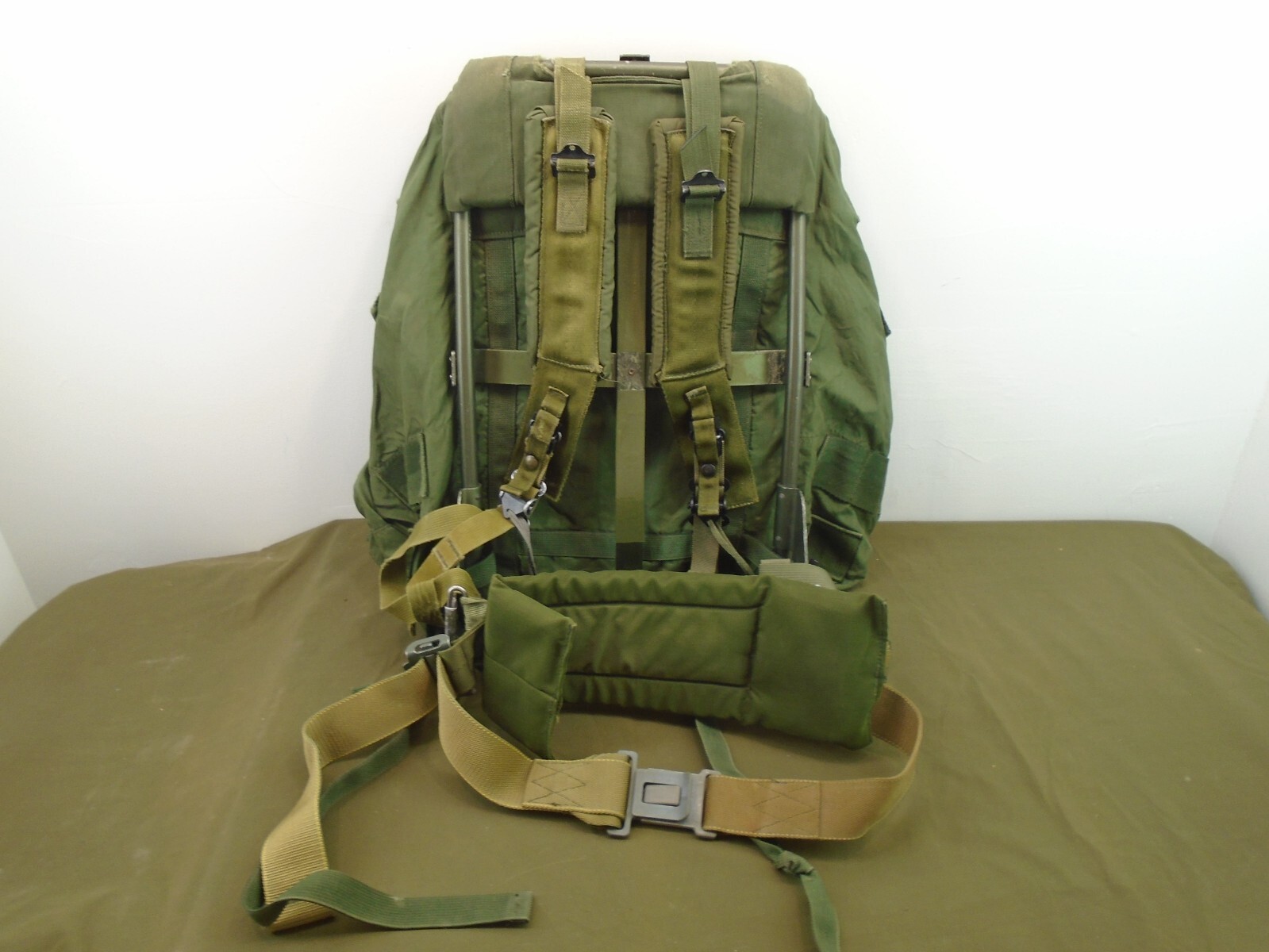 US Military Large LC Alice Field Pack Ruck Frame, Kidney Pad Belt, Straps FP-28