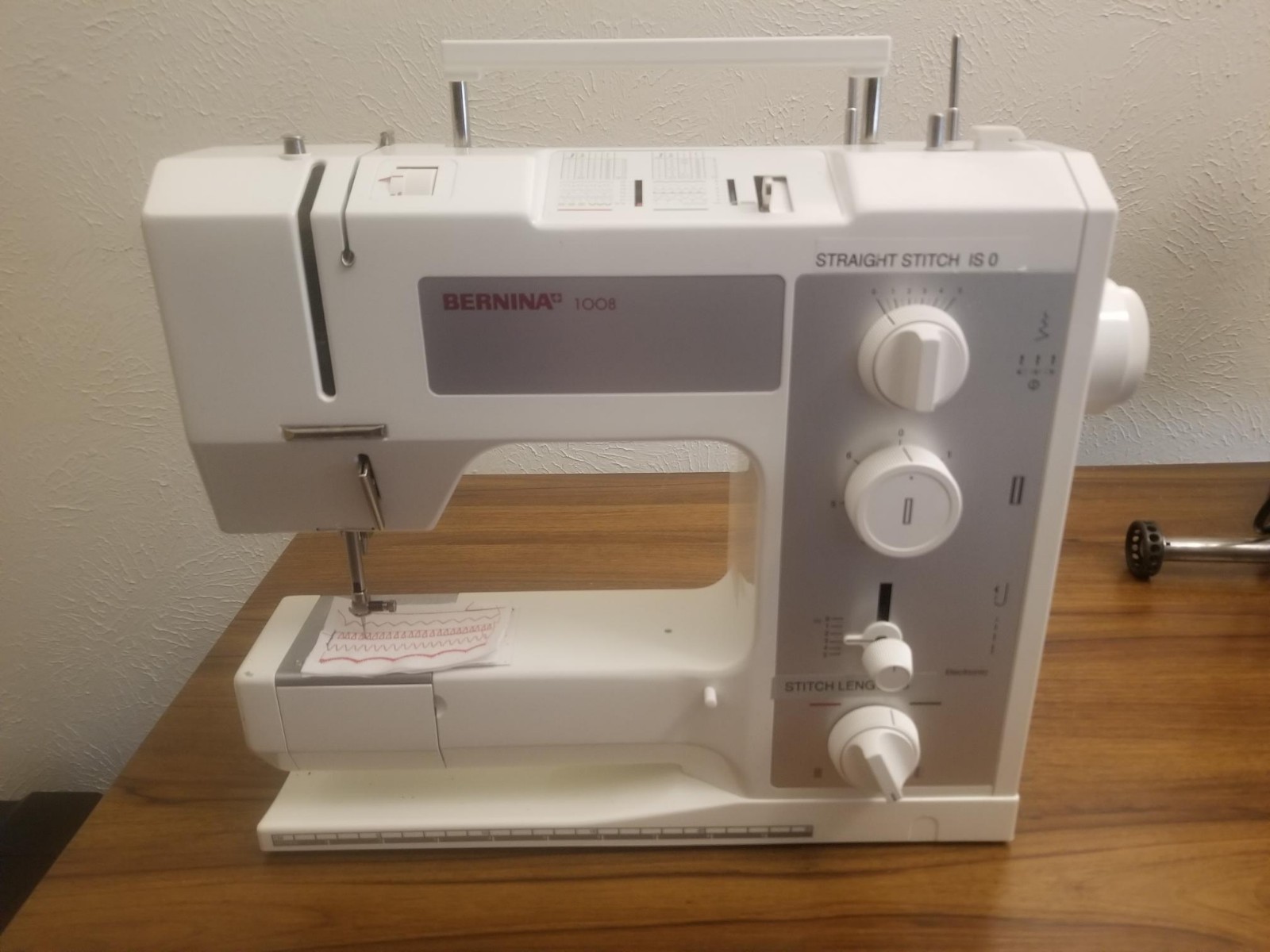 Bernina 1008 Sewing Machine, Foot Pedal, Box, Cover - TESTED