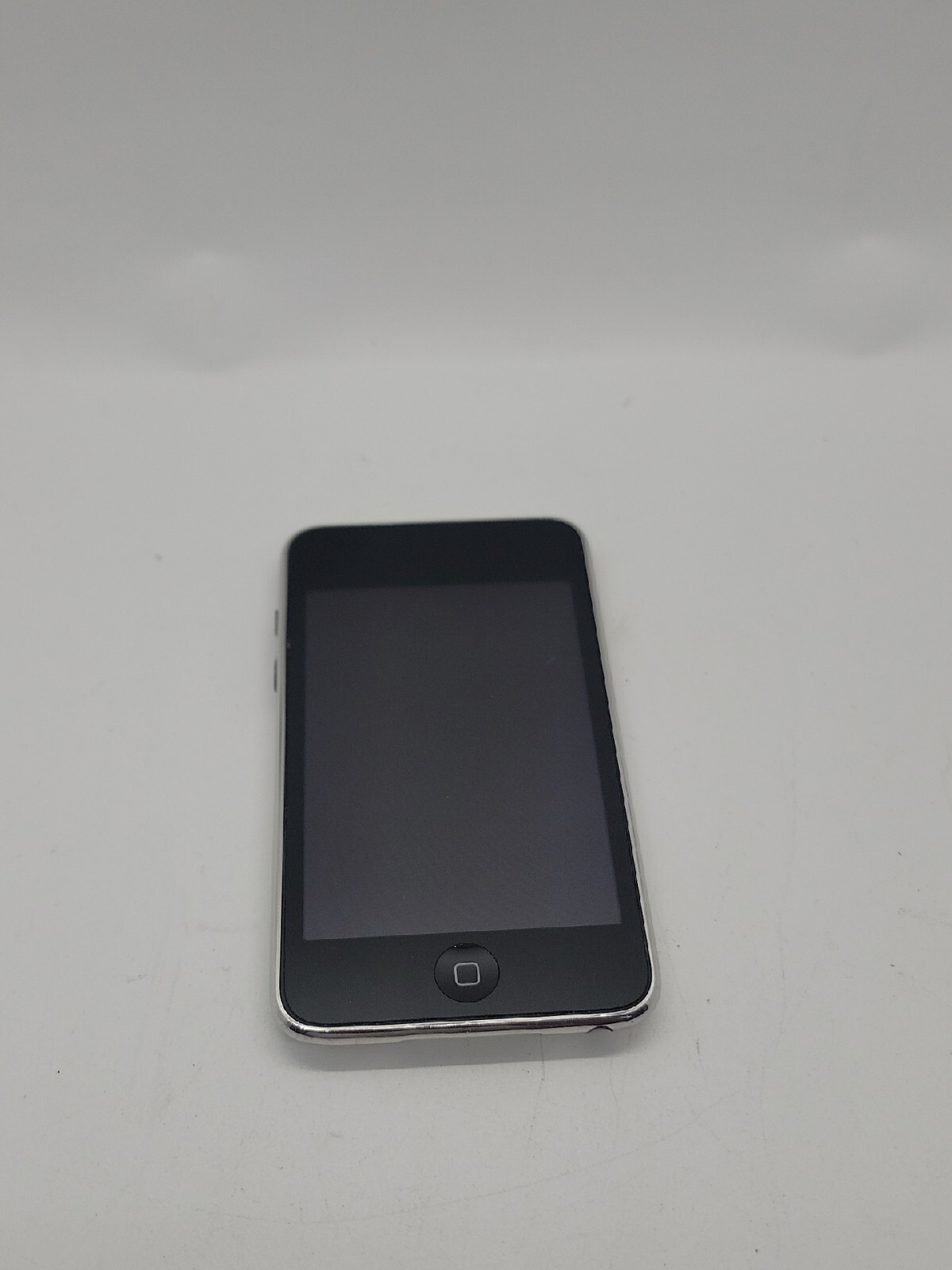 Apple iPod Touch 2nd Generation MC086LLA 8GB Black Tested  W 3 Movies