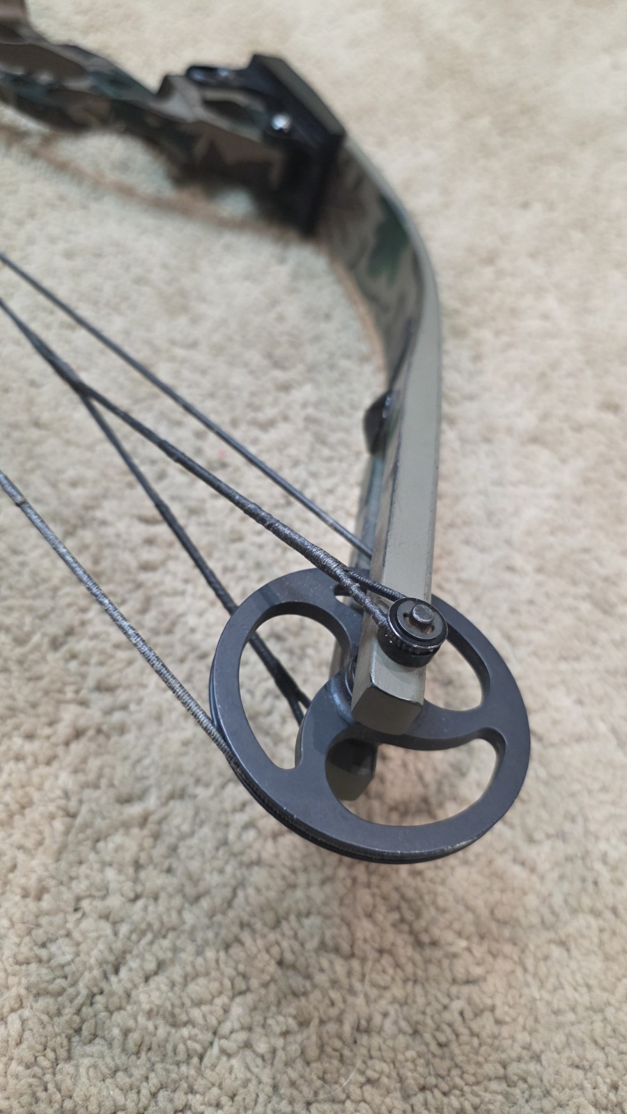 Hoyt PowerTec Compound Bow RH Camo Hunting Archery w/ Sight Rest Needs String