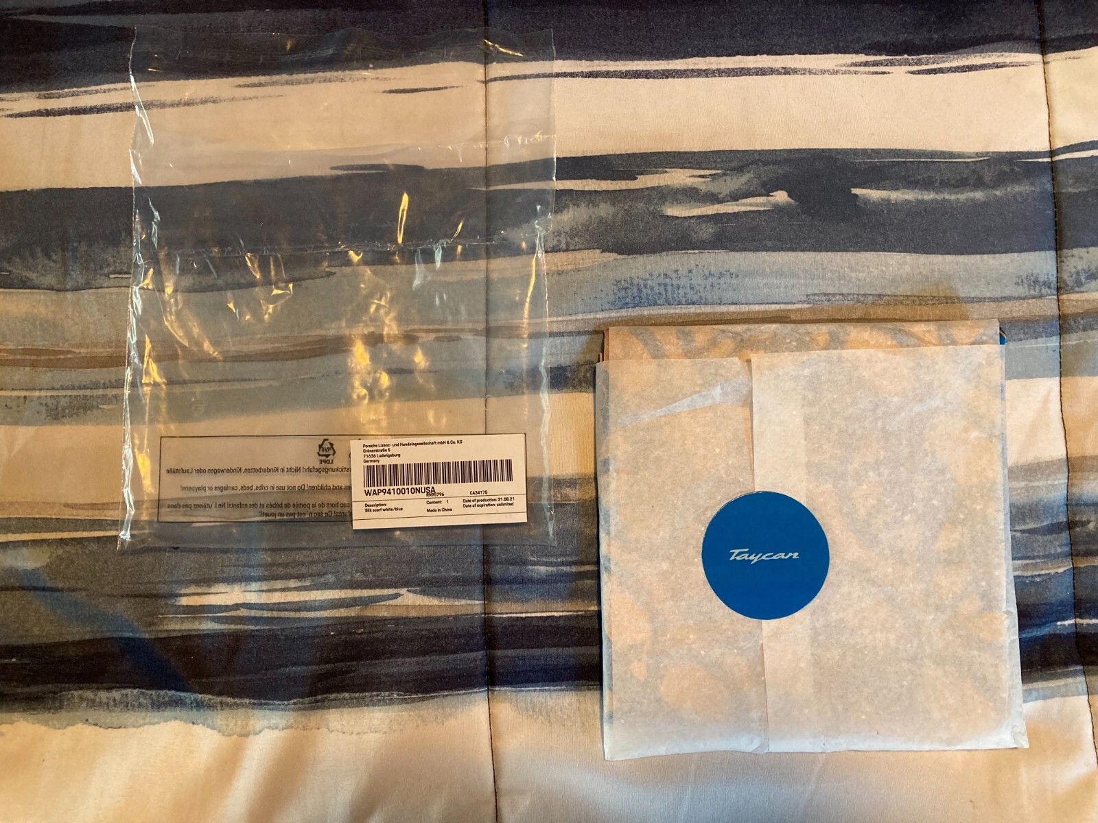 PORSCHE DESIGN LADIES WOMENS SILK TAYCAN SCARF 34 X 34 INCHES (86CM X 86CM). NIB