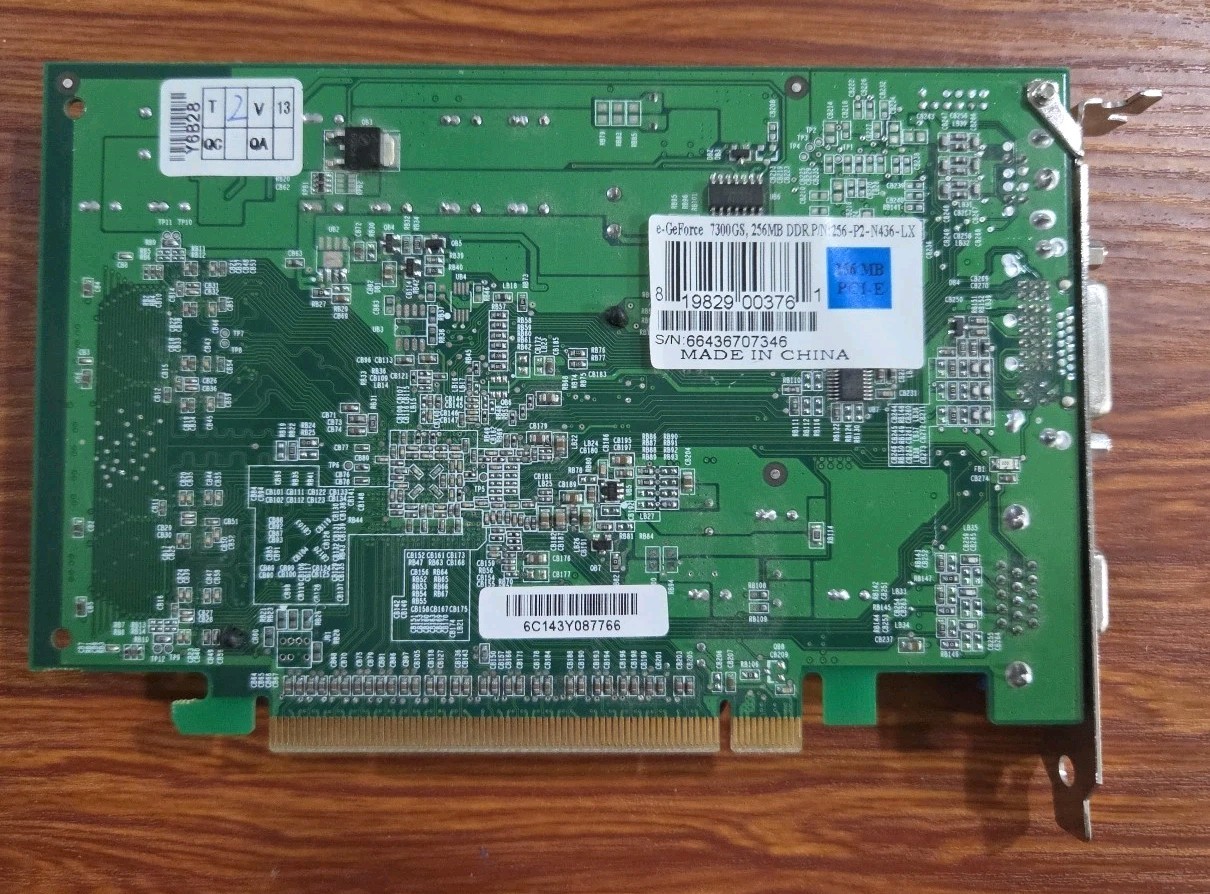 VINTAGE E-GEFORCE 7300GS GRAPHICS DISPLAY CARD PCI *D5
