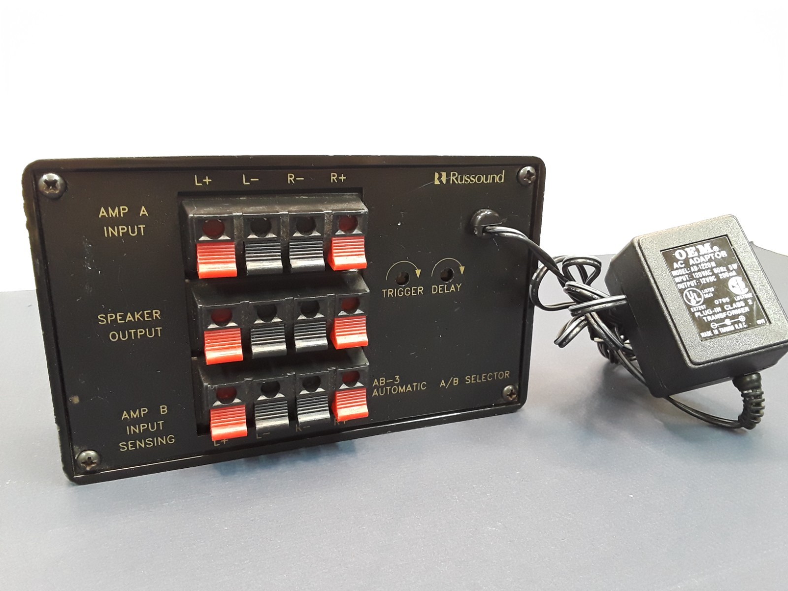 Russound AB-3 Automatic Amplifier A B Speaker Selector 400 Watt