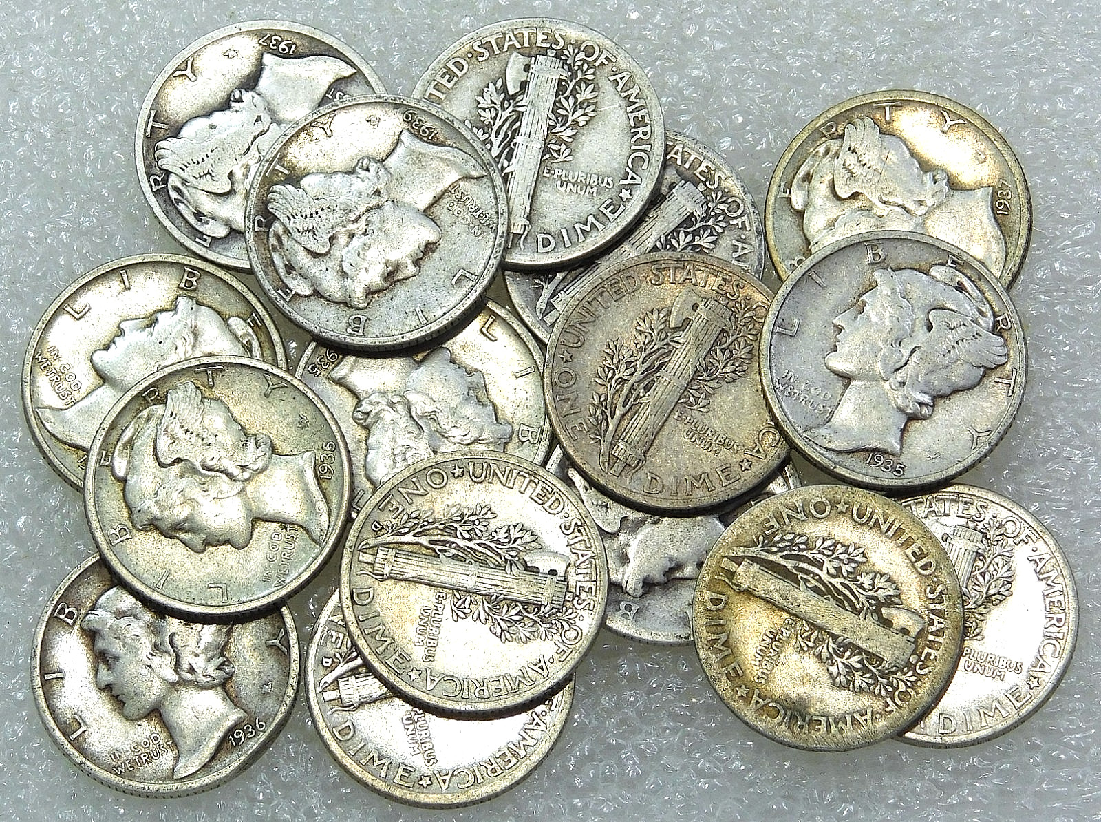 1935-1939 MERCURY Dime Nice lot of 16 coins in saflip #T342