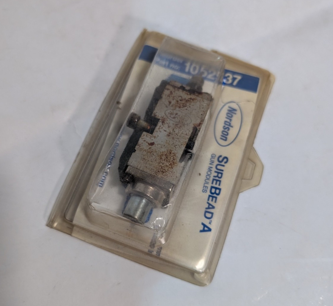 Nordson 1052937 SureBead A Adhesive Solenoid Valve Nozzle Assembly, For Parts
