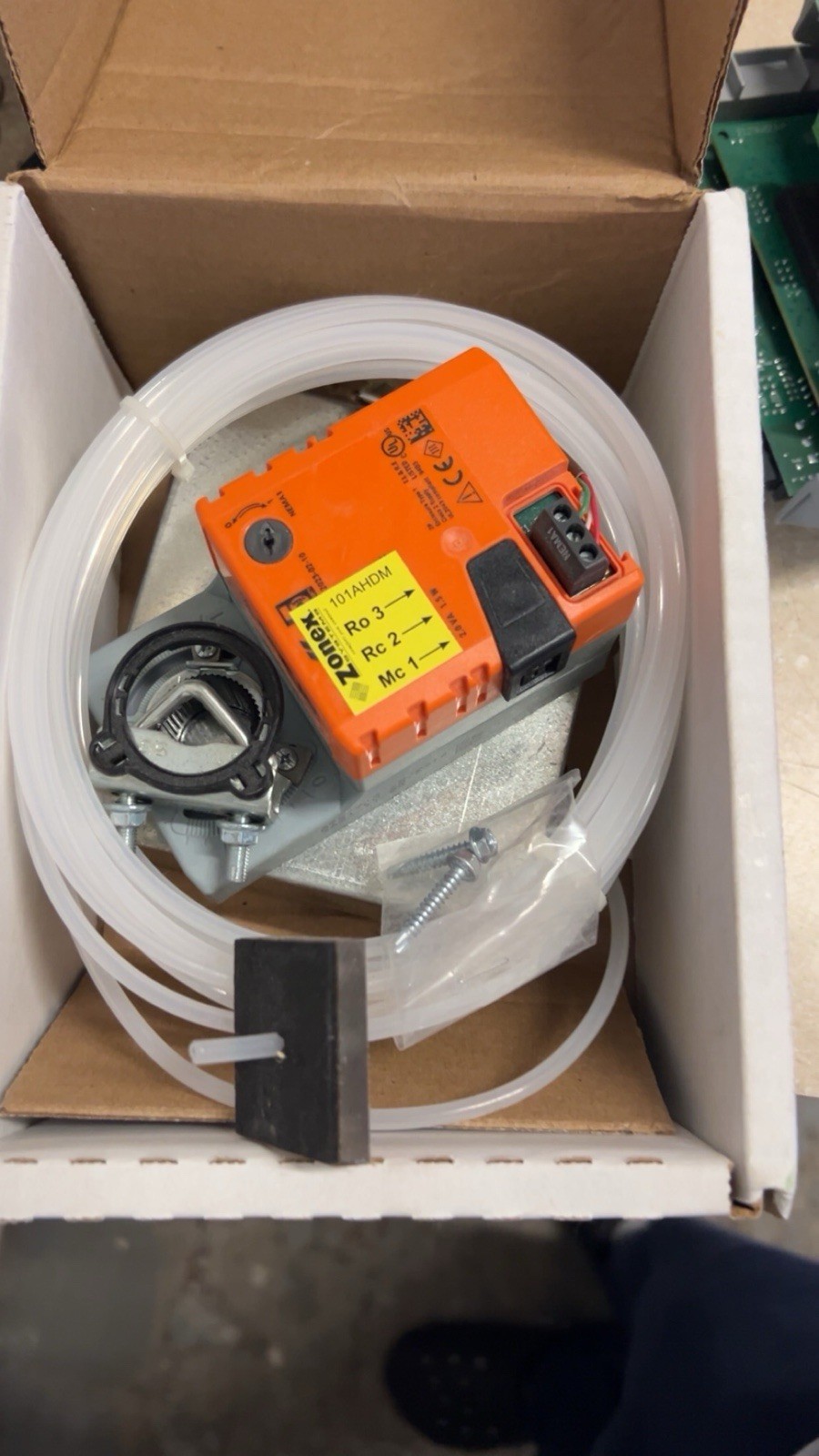 Zonex 101AHDM HVAC Damper Actuator w/ Mounting Bracket, Hardware & Tubing