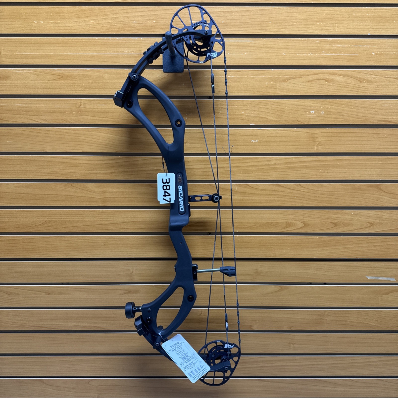Item 3847 PSE Archery Compound Bow - Sicario - RH - Black - #70 - 24.5”-30” DL