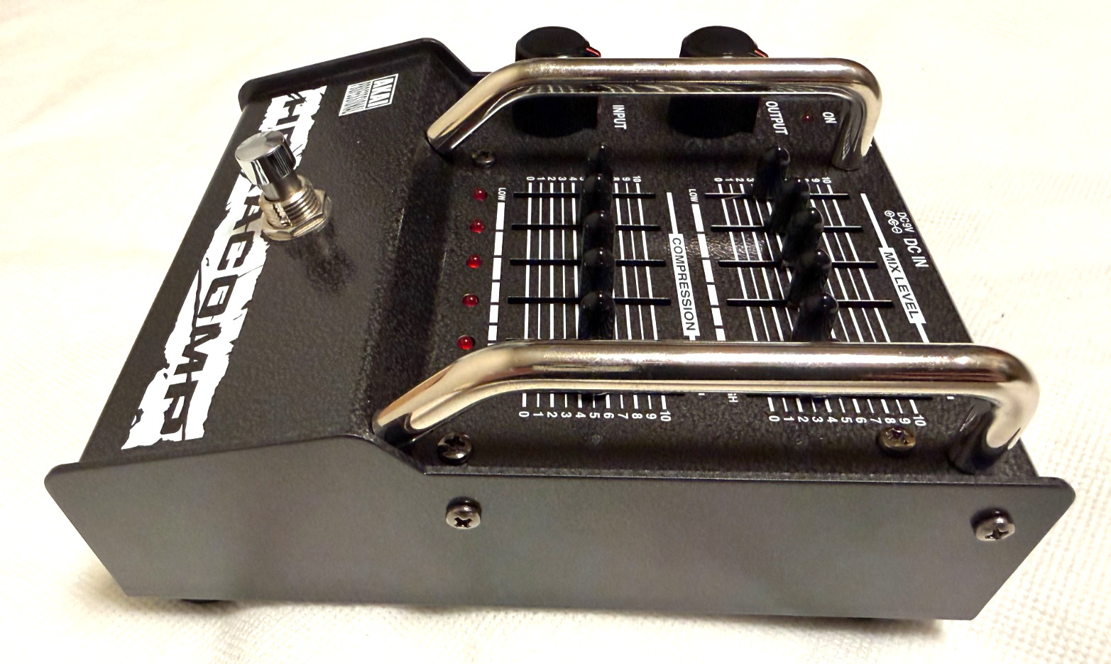 AKAI Hexacomp C2M Multi Band Compressor Guitar Effect Pedal