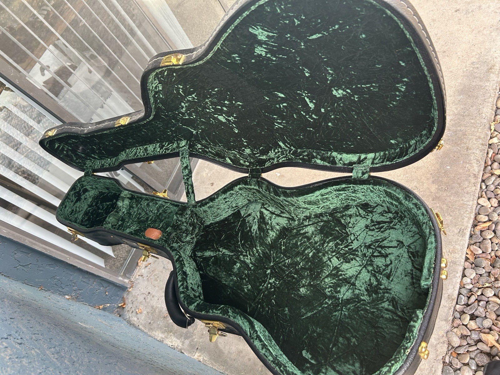 Kremona Solea SA-C Concert Guitar with Hard Case