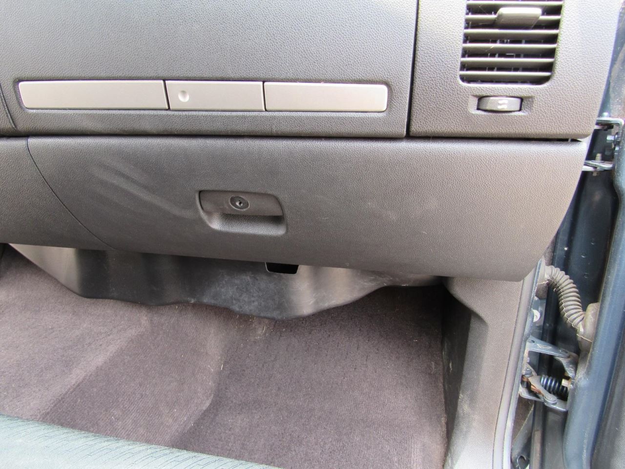 SILVRDO15 2013 Glove Box 1052574