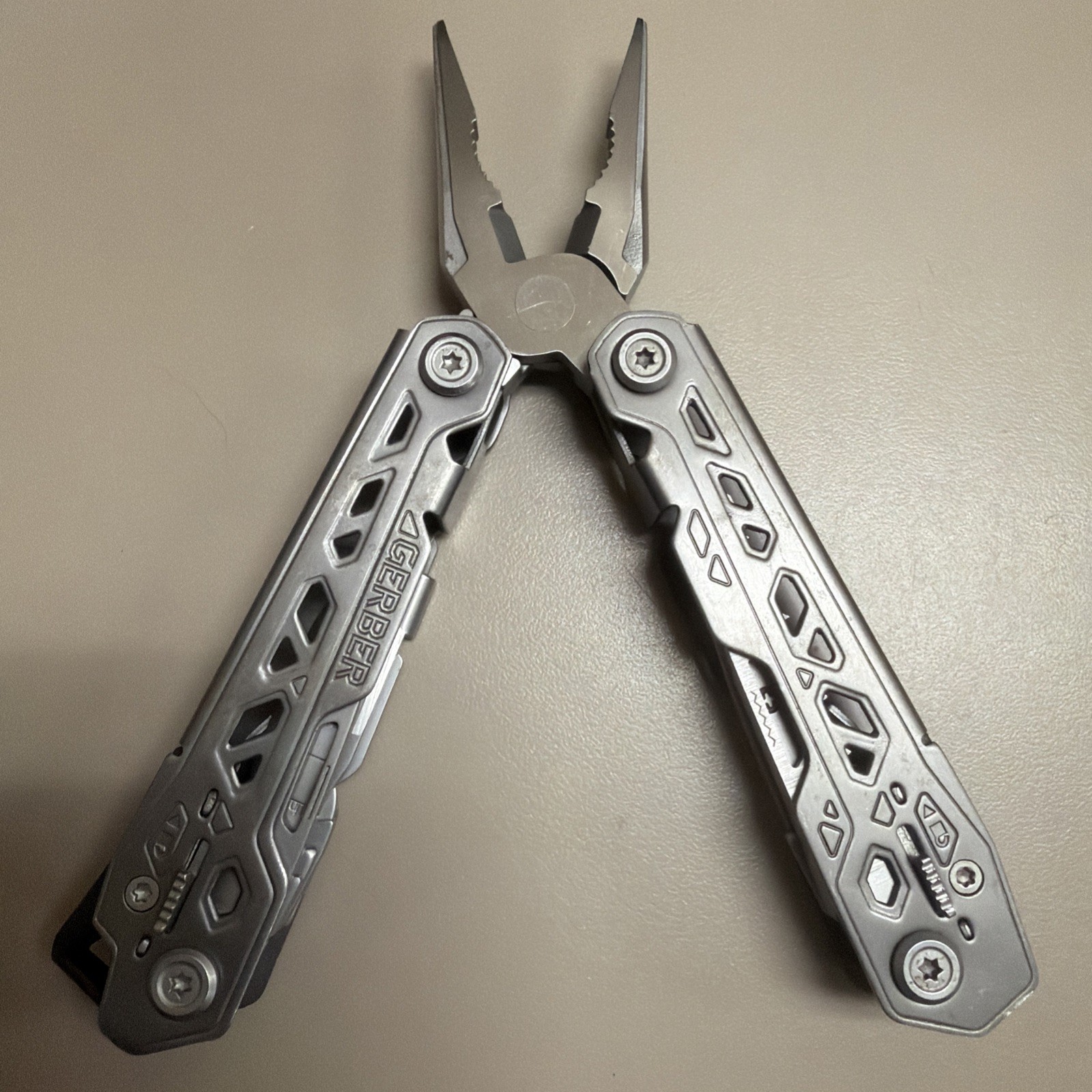 Gerber Truss Multi-Tool Pliers Knife Scissors