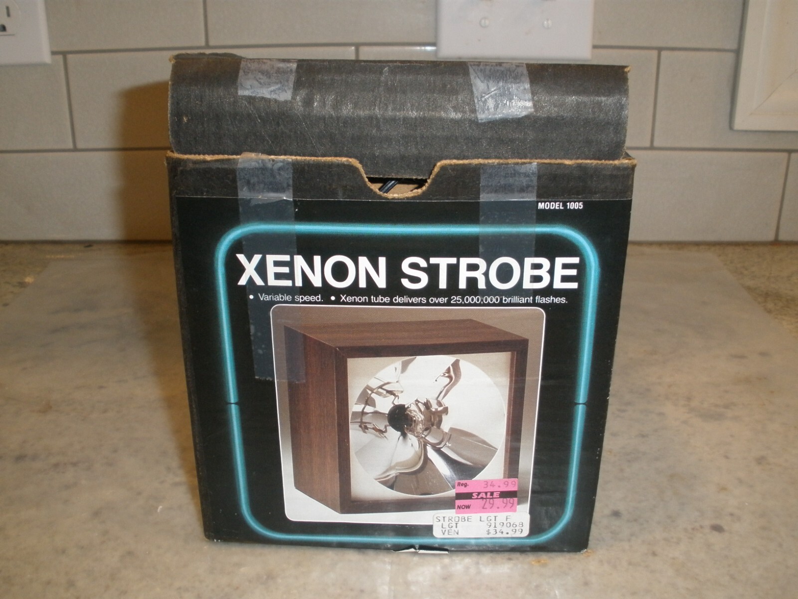 VINTAGE XENON STROBE LIGHT MODEL 1005 IN BOX WORKS ROCK VIDEOS SERIES (SU13)