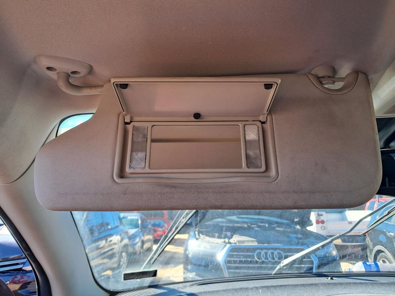 JOURNEY 2017 Glove Box 4850068