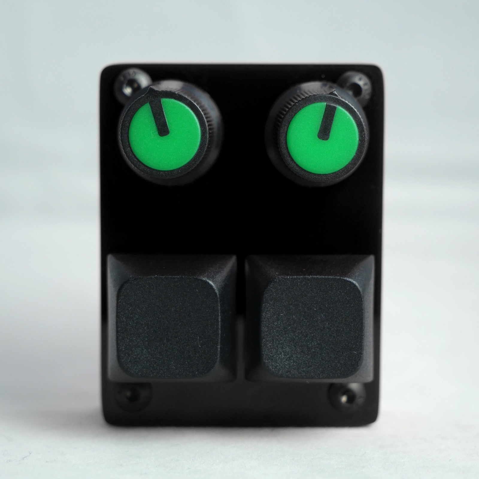 madMidiMini Compact Midi Controller with 2 Note Buttons 2 Potentiometers and LED