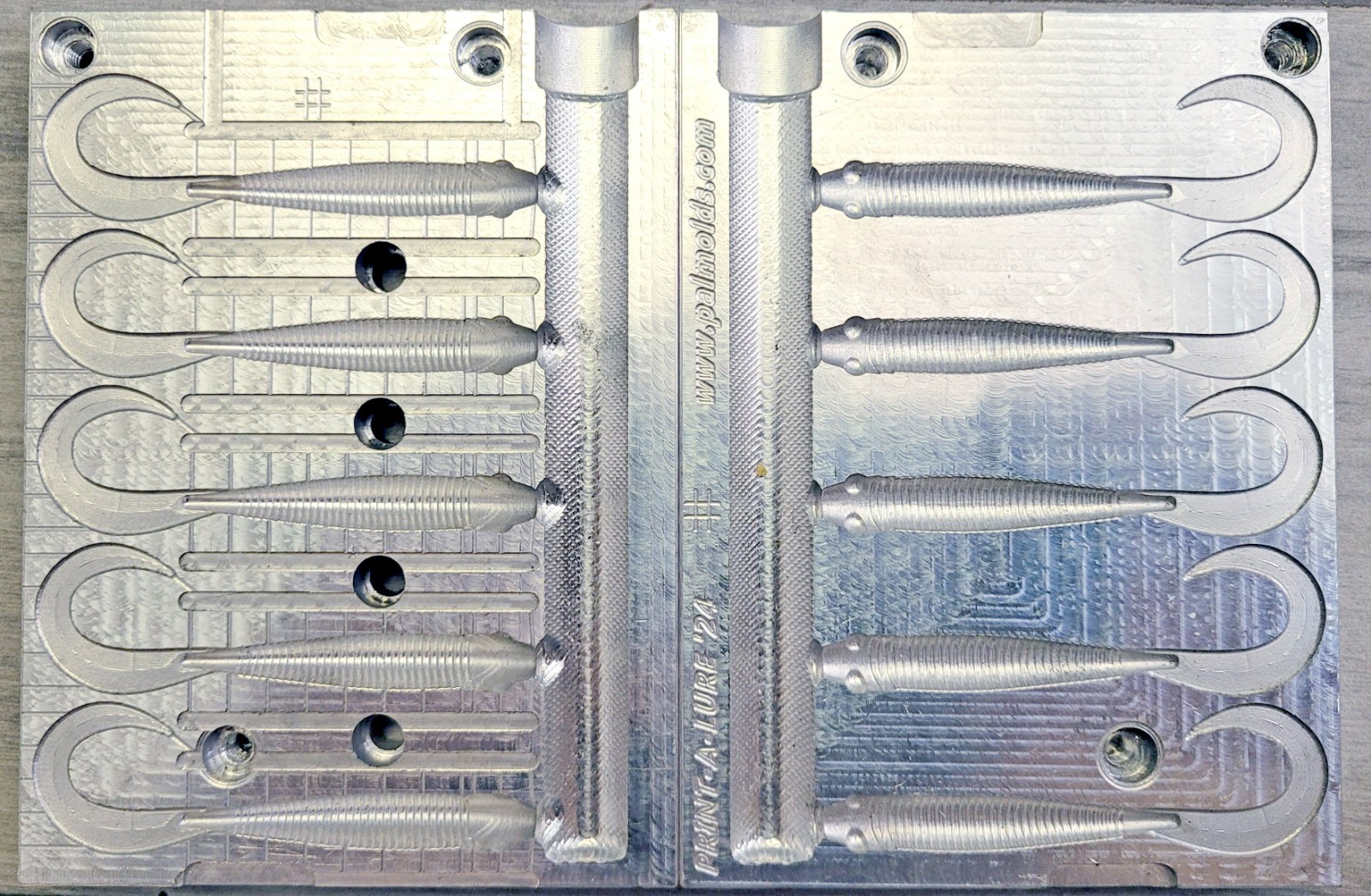 Aluminum fishing soft bait mold - 3.75" x 7 cavity curly tail swimbait mold