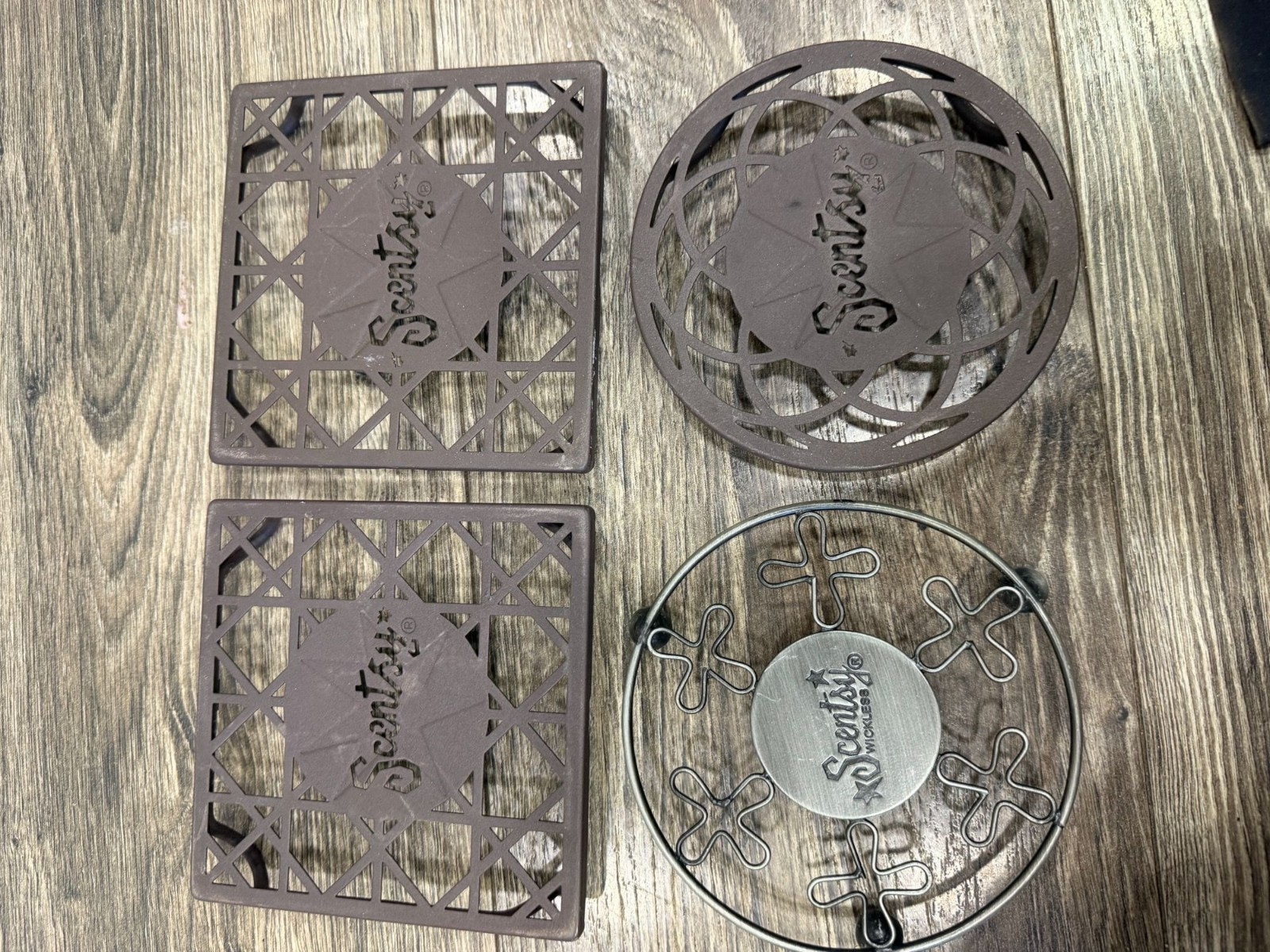 Scentsy Wax Warmer Stands Plates Set Of 4 Square & Round Designs Brown & Metal