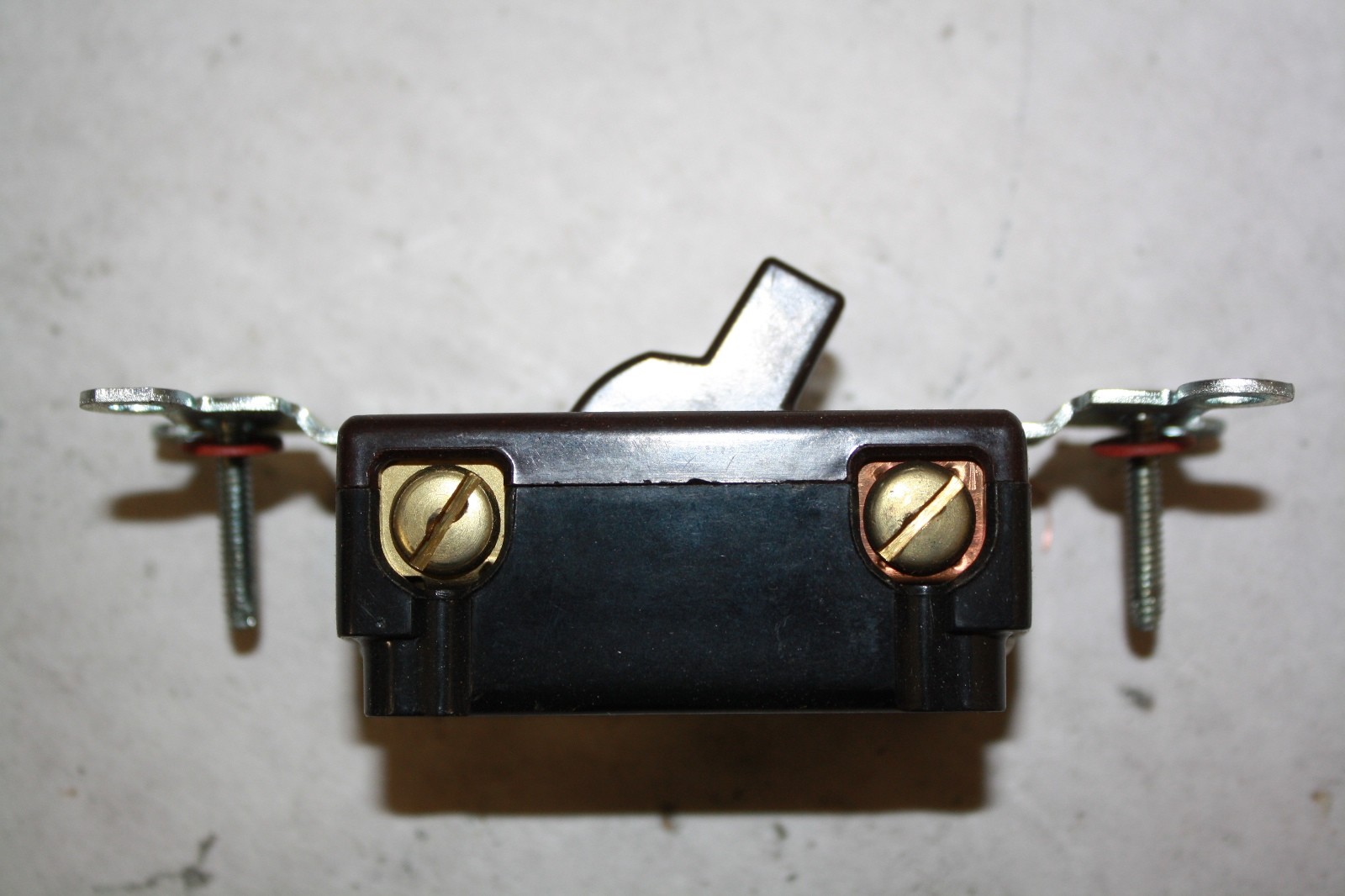(2) HUBBELL 1104 TOGGLE SWITCH