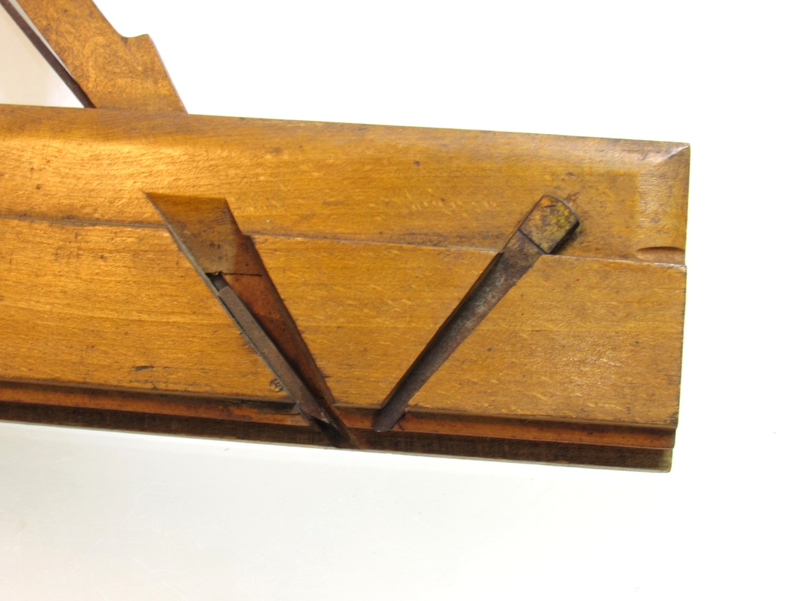 AD NICE SINGLE BOXED 1/2" SIDE BEAD MOLDING PLANE WITH SLITTER MARKED PERRY T00