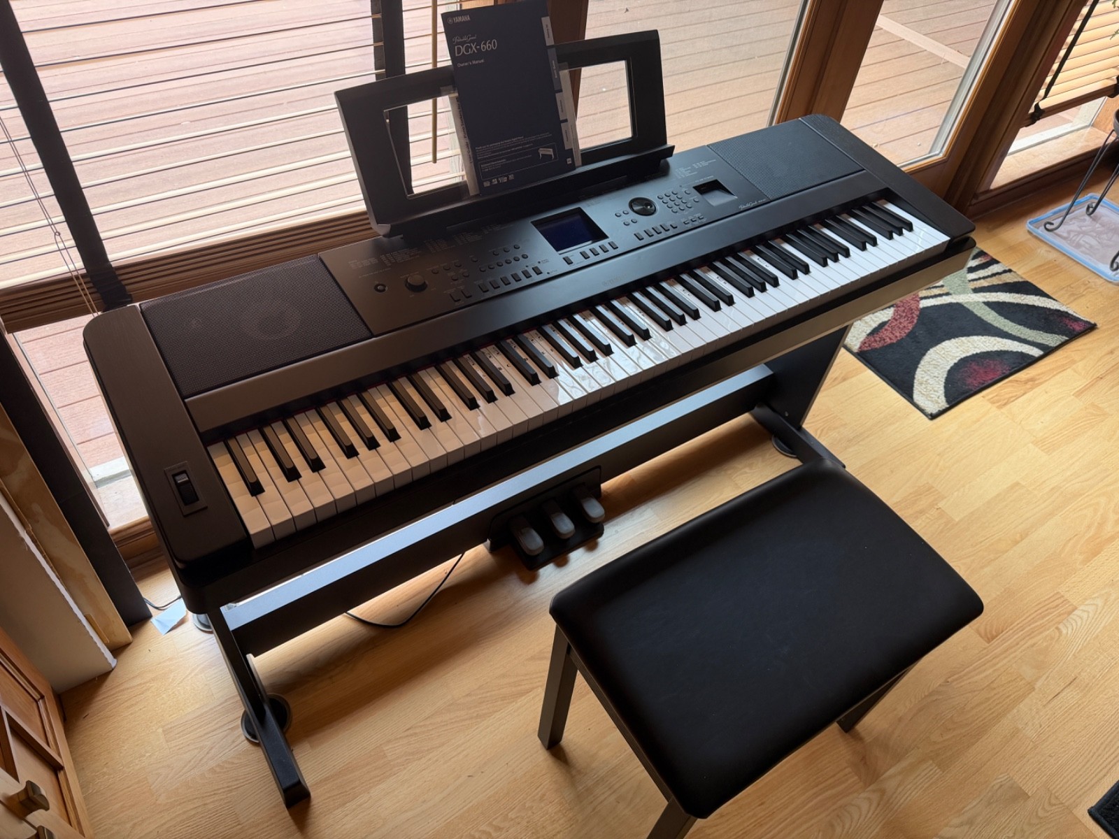 Yamaha DGX-660 Portable Grand Piano 88-Key with stand/pedals/seat