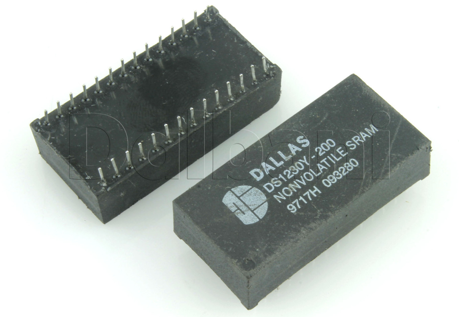 DS1230Y-200 Original Pulled Dallas Integrated Circuit