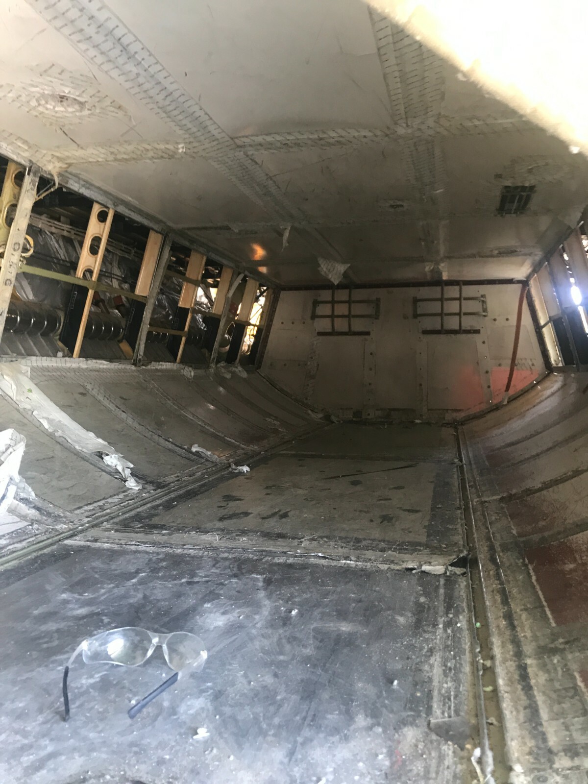 MD90 Aircraft, airplane fuselage sections