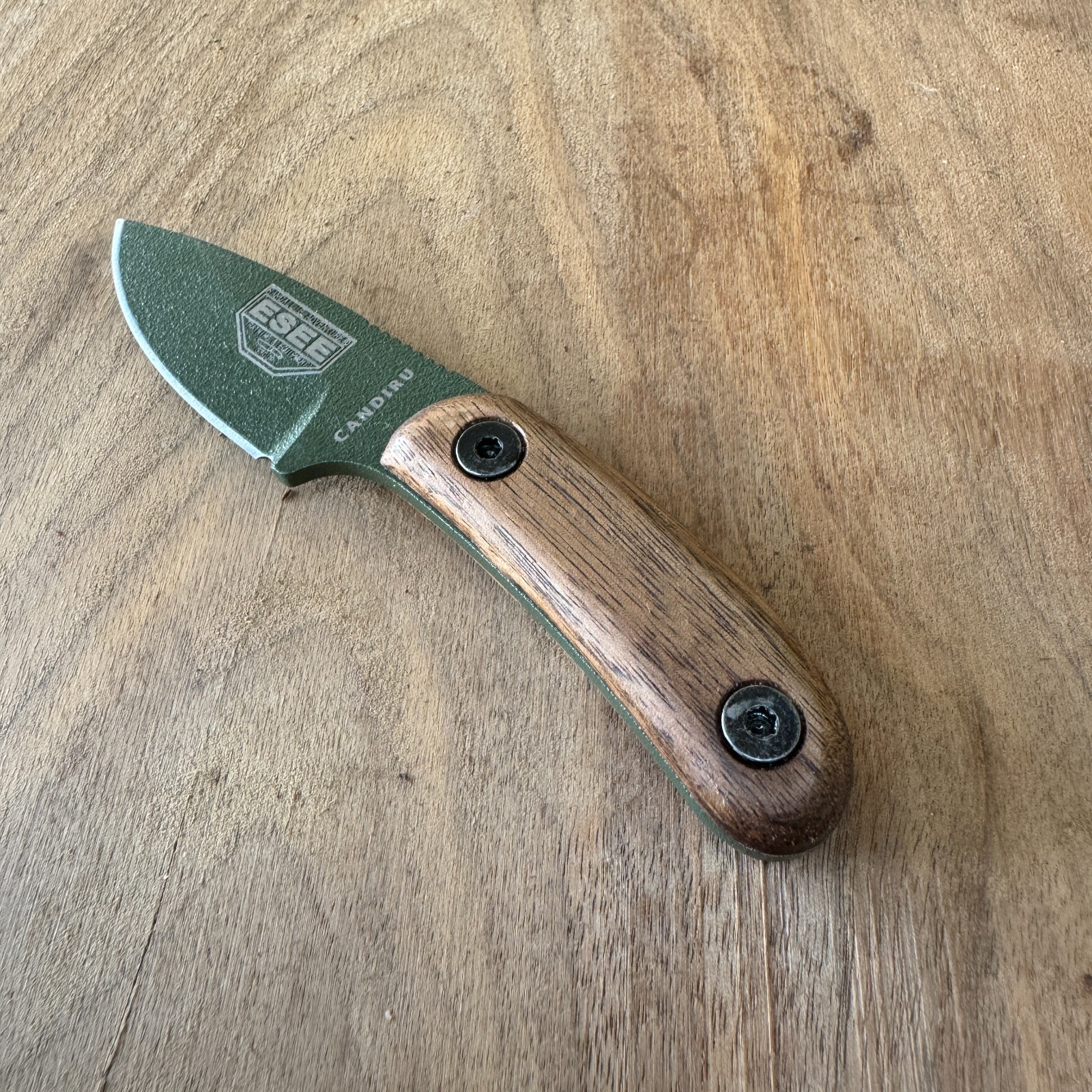 Walnut scales compatible with ESEE Candiru knife