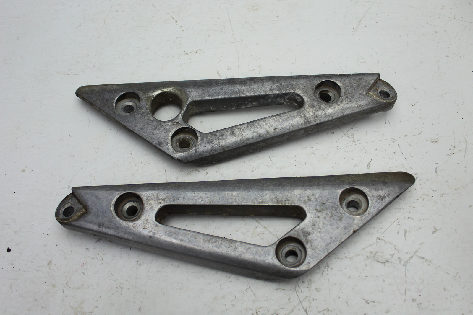 1982 YAMAHA XJ550 MAXIM (#396) FRONT REAR LEFT RIGHT FOOT MOUNT BRACKET HOLDER