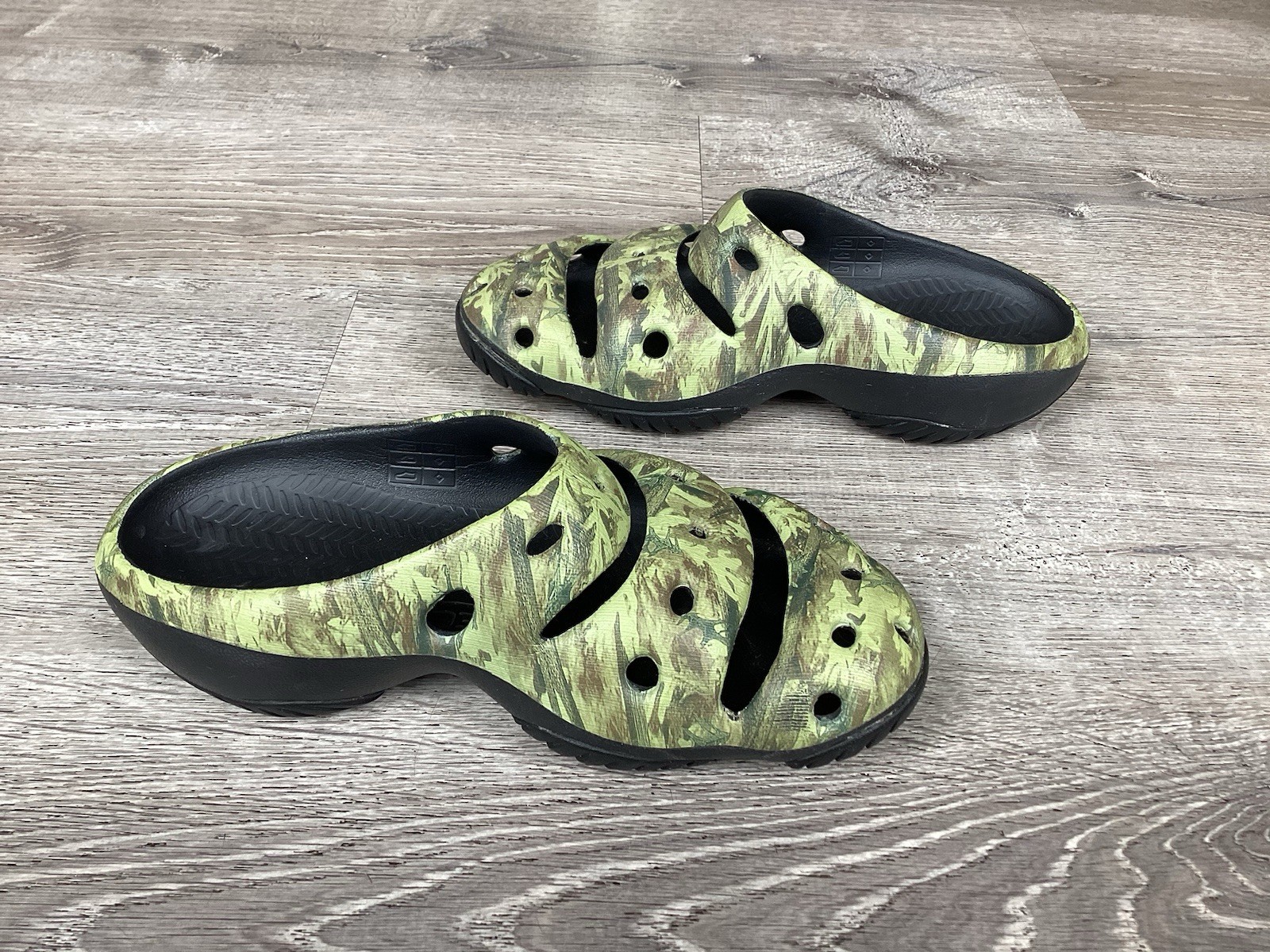 Keen Womens Yogui Arts Clogs Green Camo Rubber Slip On Shoes Sandals Size 9