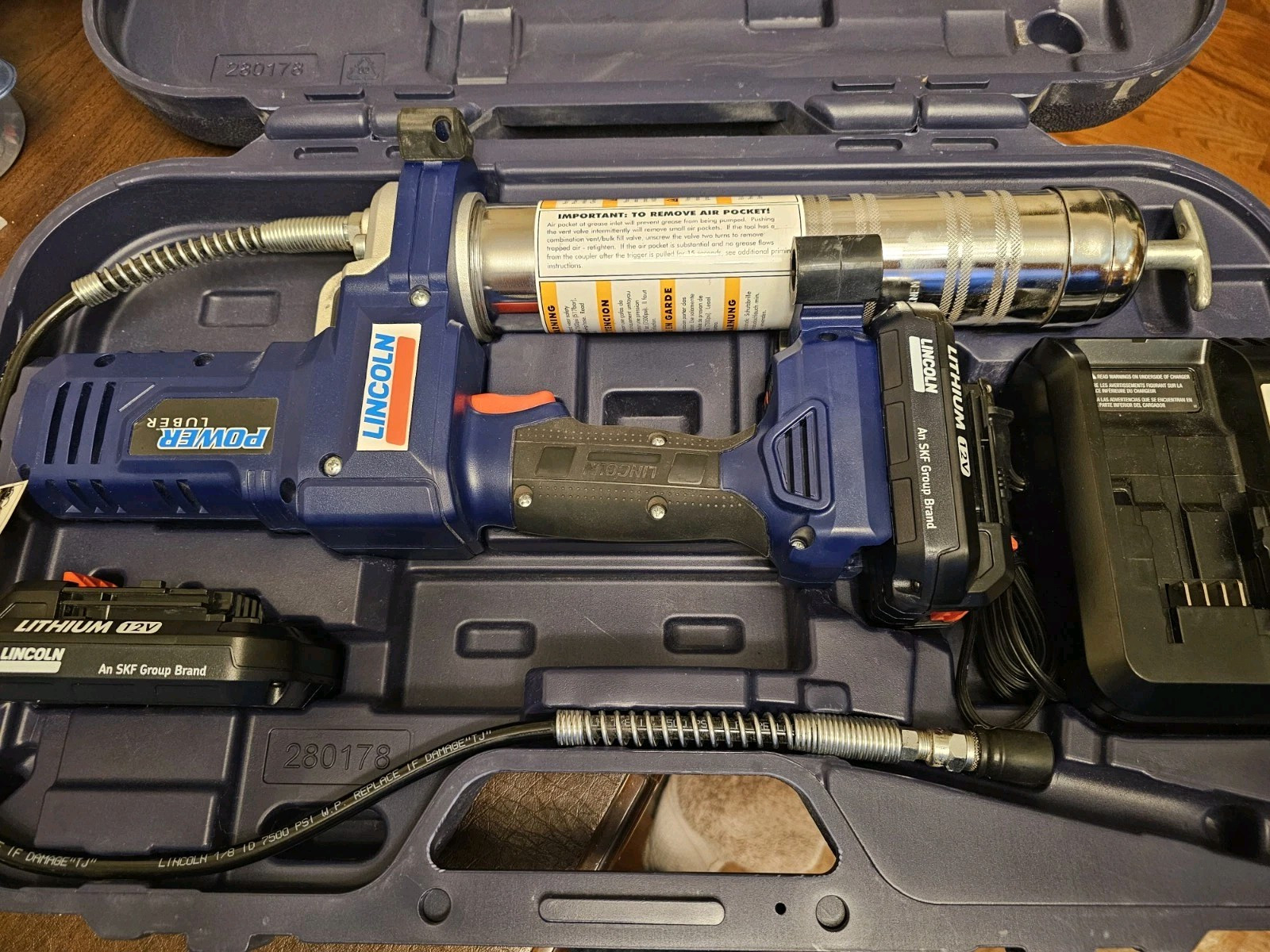 Lincoln Power Luber 1262 Kit Grease Gun Tool, Charger, 2 Batteries & Carry Case