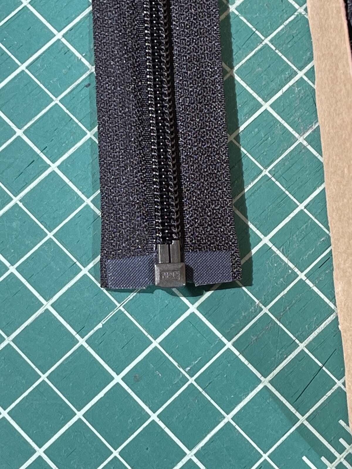 Qty 100 YKK 12" Coil #5 9/16 Open ended color 580 Black CNFOL-56 DA Zippers
