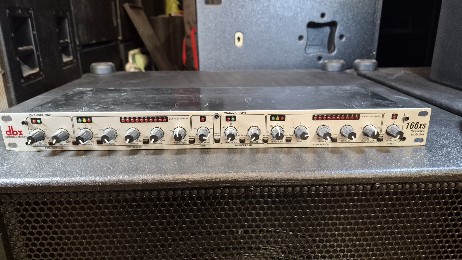 dbx 166XS Compressor Limiter Gate 2-Channel Rack Mount Pro Audio