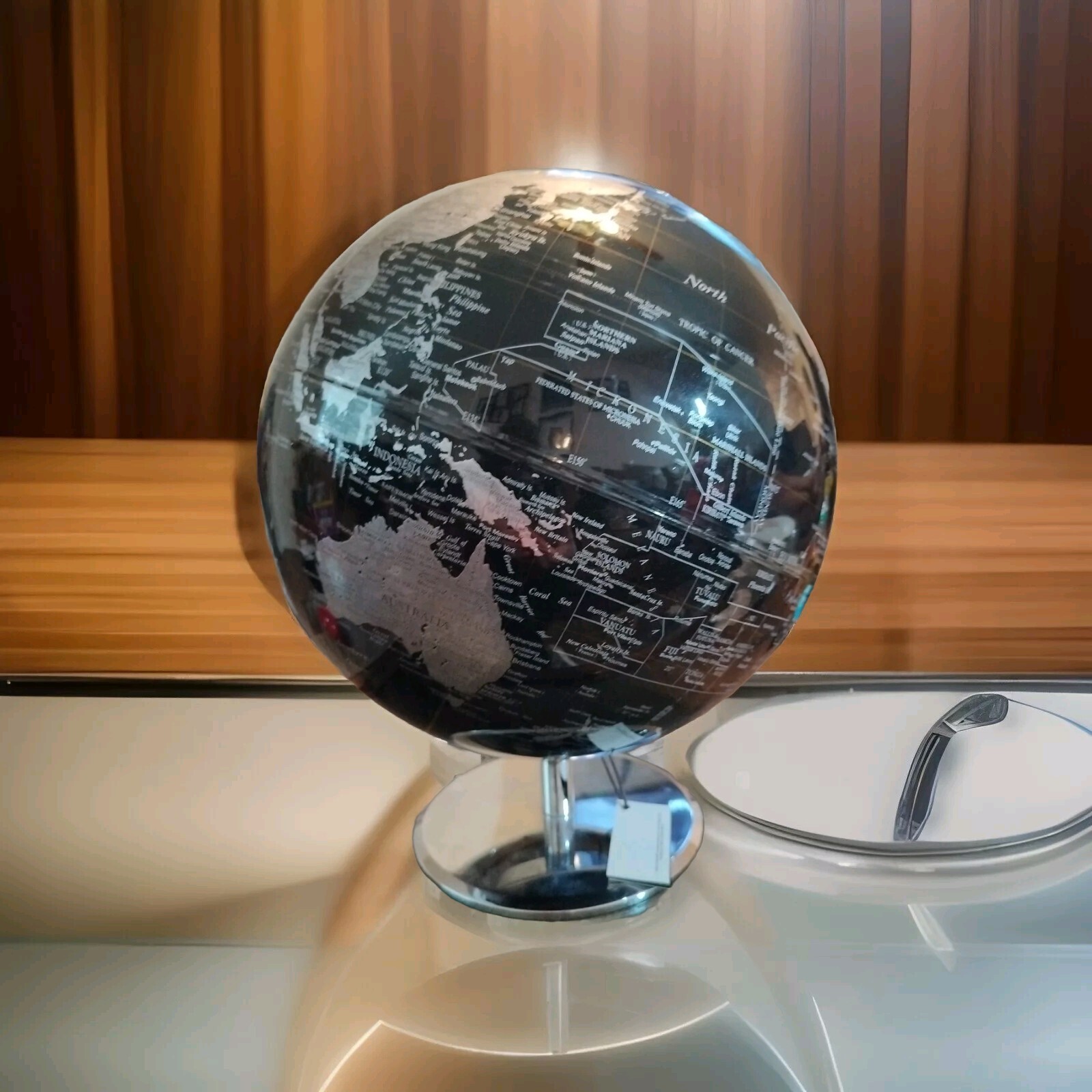 NWT Drexel Heritage World Silver/Black Globe Chrome Metal Base