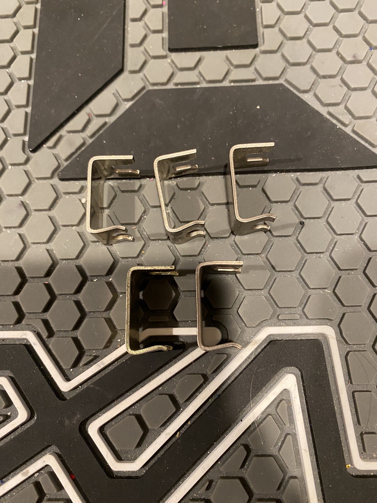 SMART PARTS ION BOARD CLIP LOT (5)!!