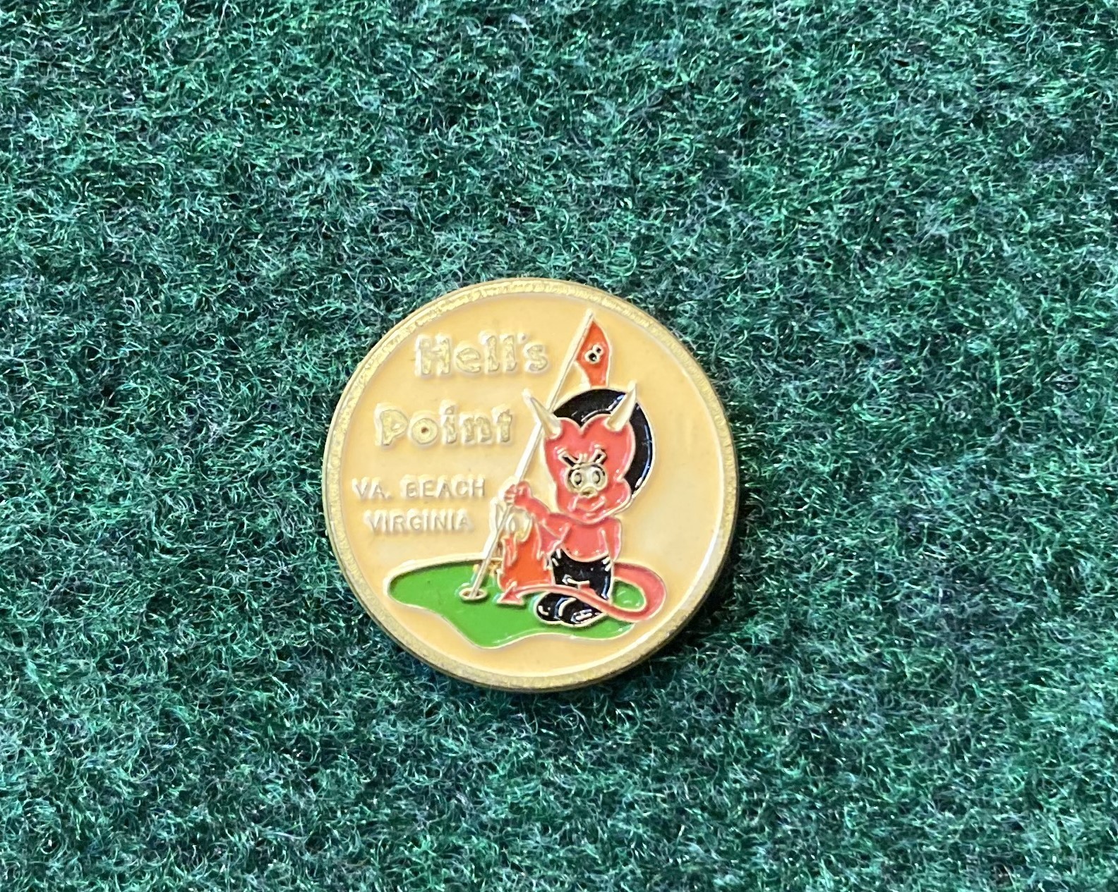 HELL'S POINT GOLF CLUB - VIRGINIA BEACH, VA. - GOLF BALL MARKER - METAL - 1"