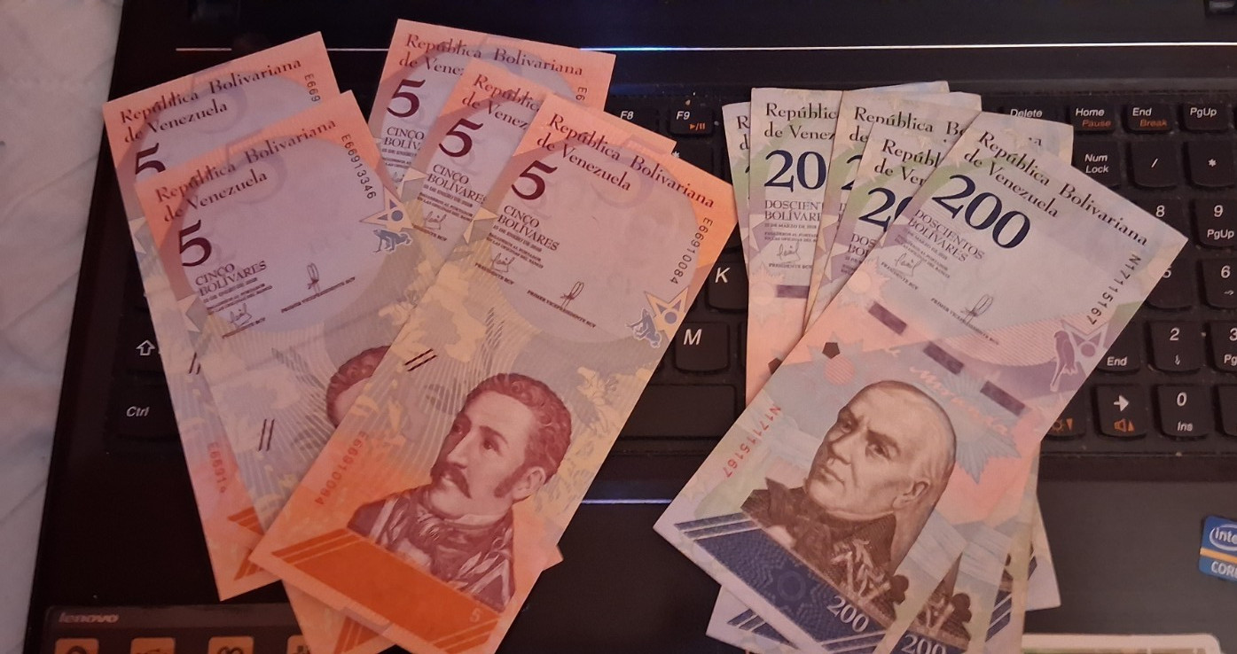 10 notes  VENEZUELA    parrot 🦜  animal  toad