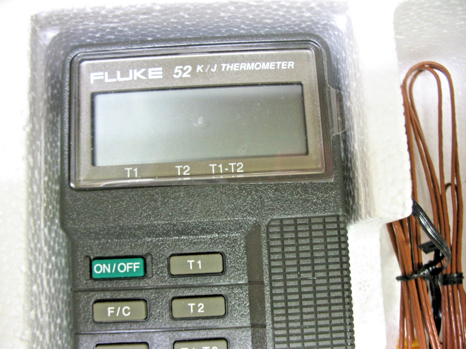 FLUKE THERMOMETER MODEL# 52 K/J DUAL-INPUT DIGITAL THERMOMETER w/probes