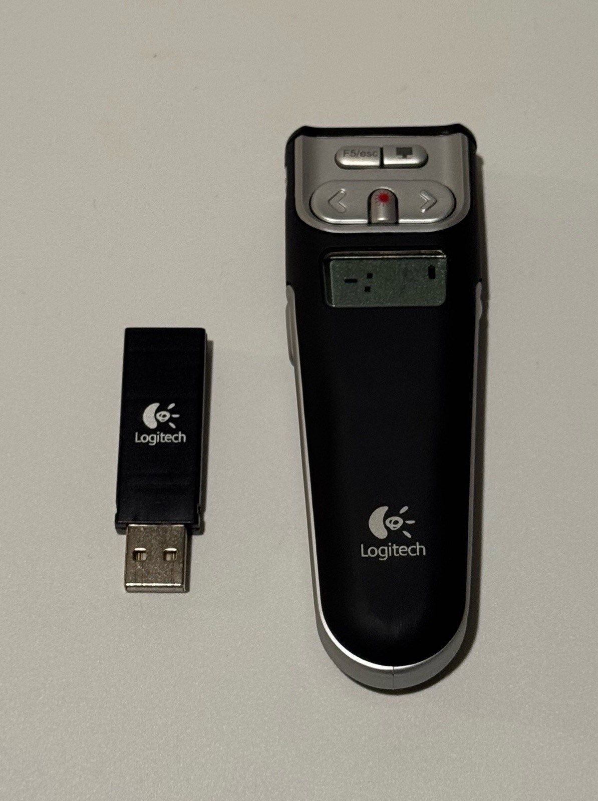 Logitech R-RB5 2.4GHz Wireless Presenter & Laser Pointer w/ USB Dongle long dist