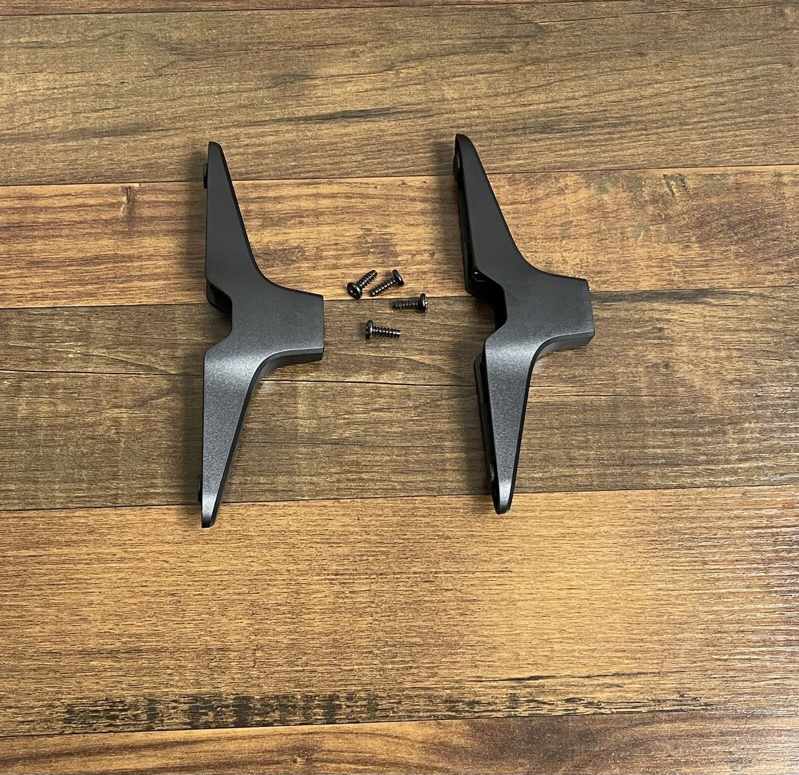 Insignia 24 inch Tv Stand Legs For Model NS-24F201NA23 Screws Included Original