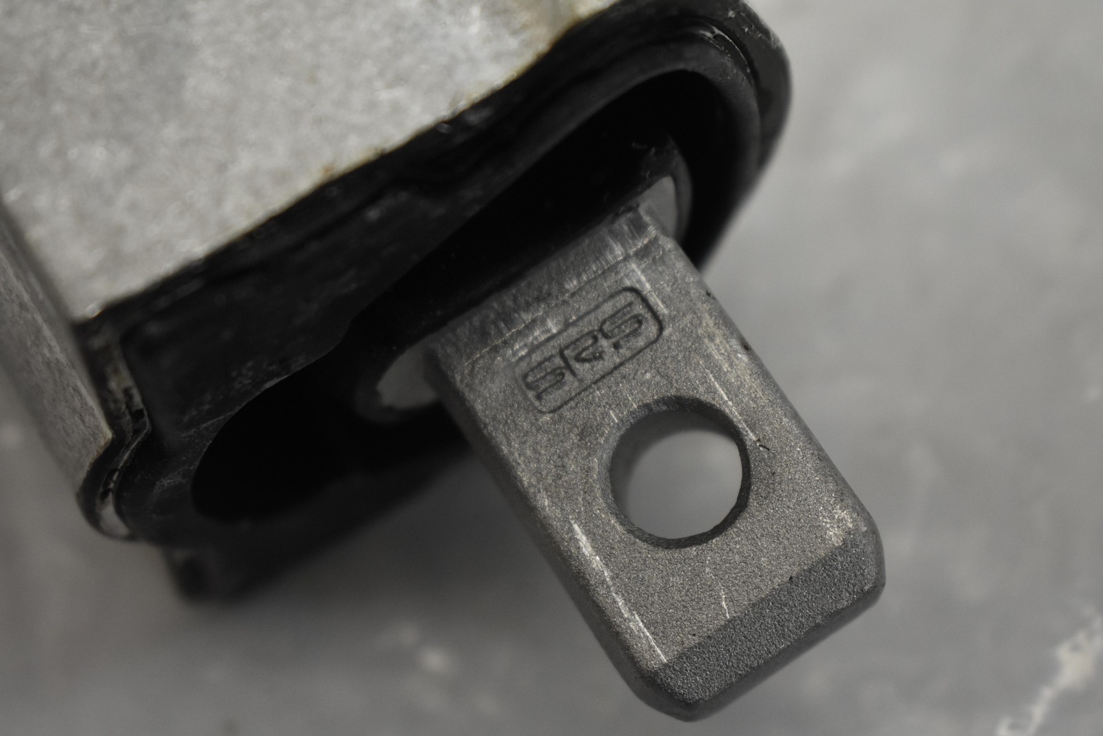 SRS Metal Rubber Mount Bushing Suspension Bracket New Genuine OEM