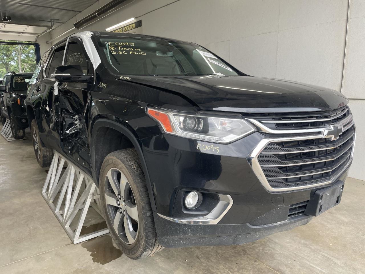 TRAVERSE 2018 Air Shutter 1090360