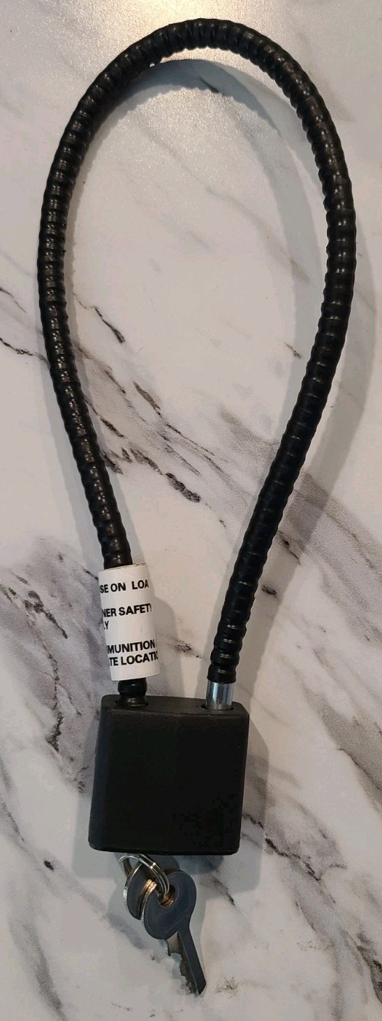 Regal Gun Cable Lock R15LC1 (2422T) w/2 Keys Black One Owner (Minor Wear)