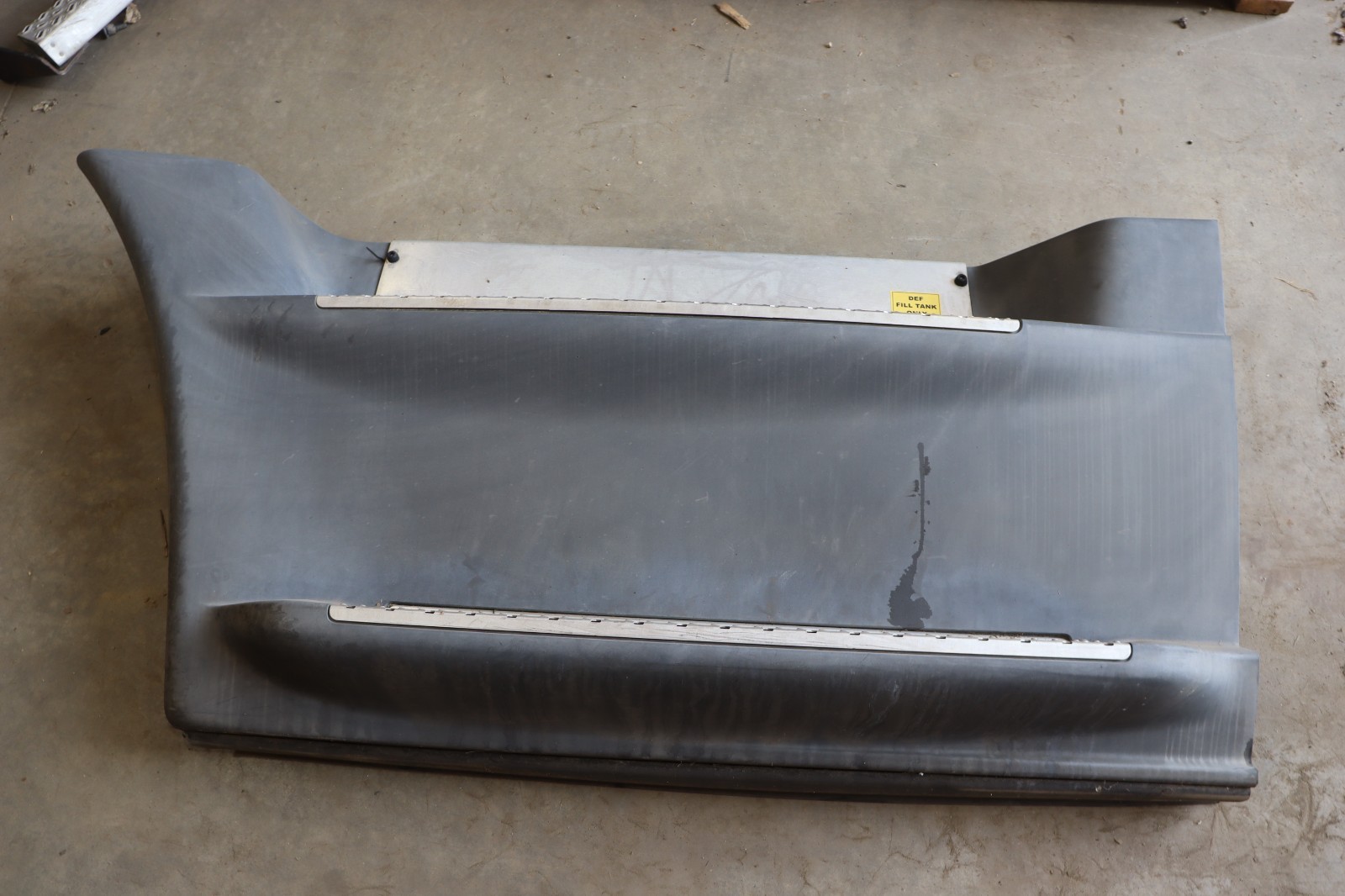 2008-2017 FREIGHTLINER CASCADIA 125 LEFT DRIVER FORWARD FAIRING STEP PLATE OEM