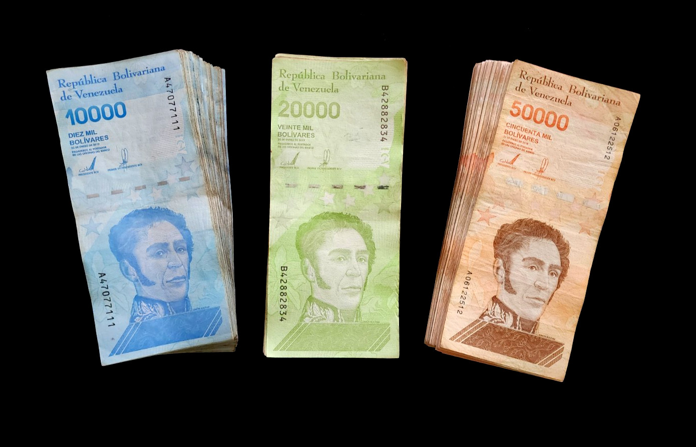 300 Venezuela banknotes-100 x 10000/20000/50000 Bolivares / 2019 - CIRCULATED